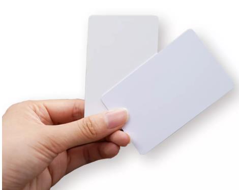 Tarjeta de PVC blanca en blanco