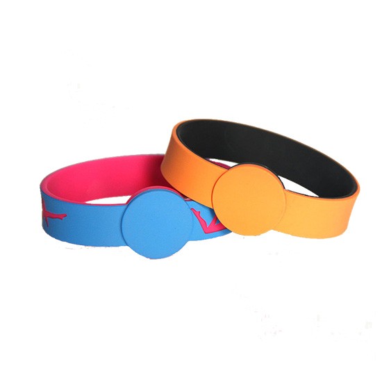 Pulsera de silicona con chip RFID de doble capa personalizada y colorida