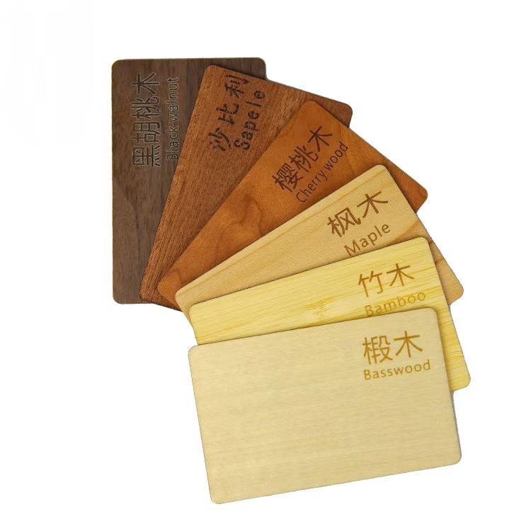 Tarjeta NFC de madera reciclable con logotipo personalizado y grabado RFID. Tarjeta de madera de bambú para empresas.