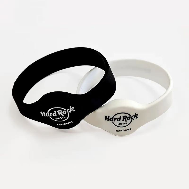 Pulsera de silicona con logotipo personalizado para regalos promocionales y empresariales