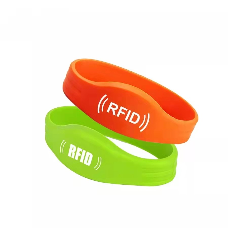 Pulsera inteligente de silicona con tecnología RFID de 13,56 MHz y NFC resistente al agua para club deportivo.