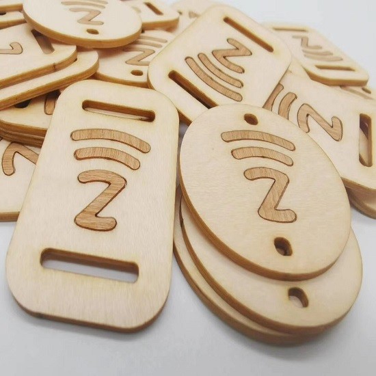 Etiqueta comercial personalizada de madera grabada ecológica