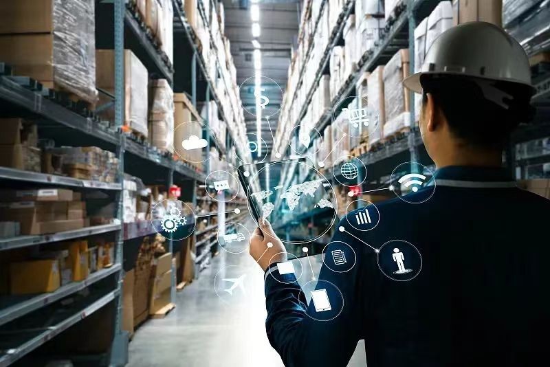 Gestión y aplicación de etiquetas RFID UHF en la logística de almacenamiento