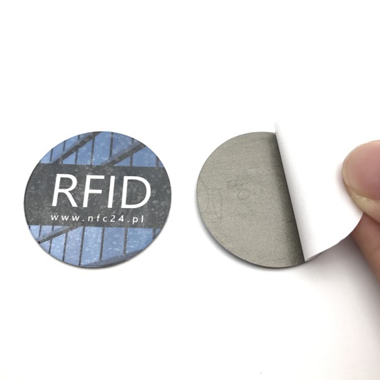 Etiqueta RFID antimetal UHF para sistemas de gestión