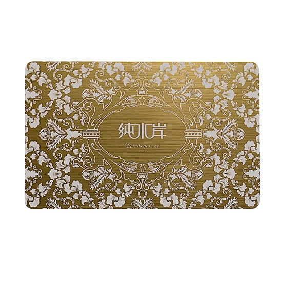 Tarjeta de membresía de club con efecto metal dorado de alta calidad