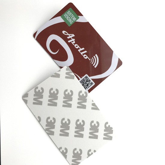 Tarjeta de plástico impresa en CMYK con impresión térmica de código QR para gestión de membresías