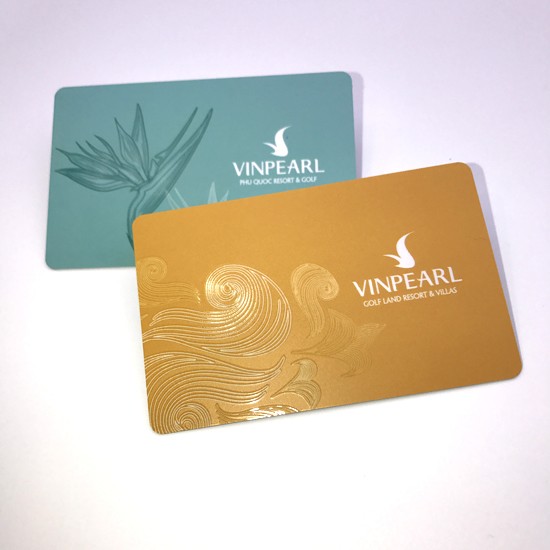 Tarjeta de fidelización con impresión offset y barniz UV