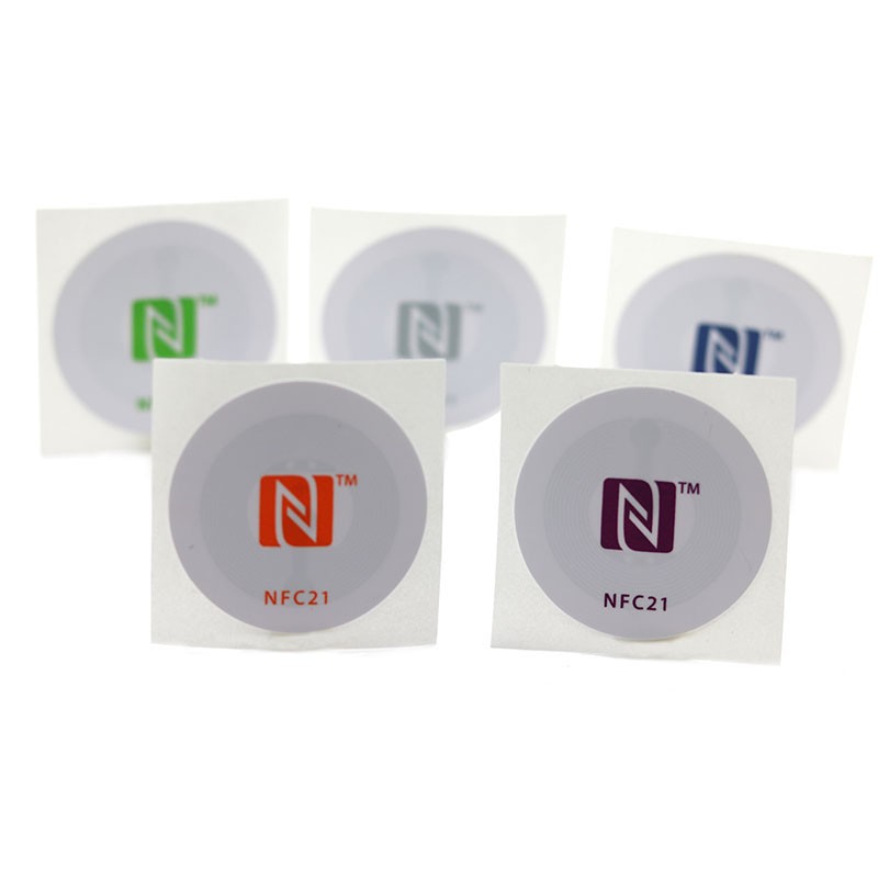 Etiquetas adhesivas RFID de 13,56 MHz para tarjetas de acceso.