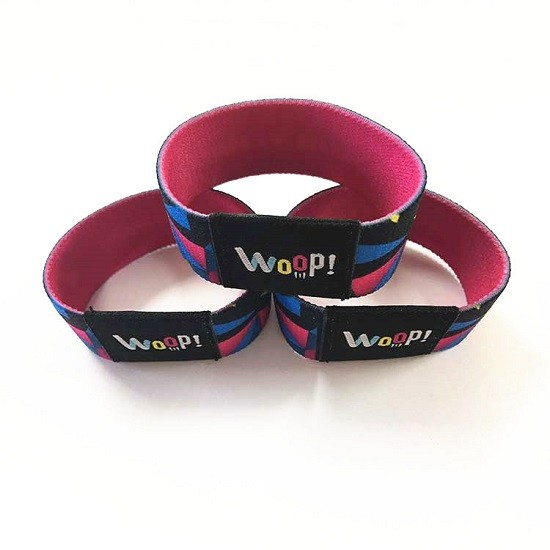 Pulsera RFID tejida elástica de 13,56 MHz con impresión de logotipo