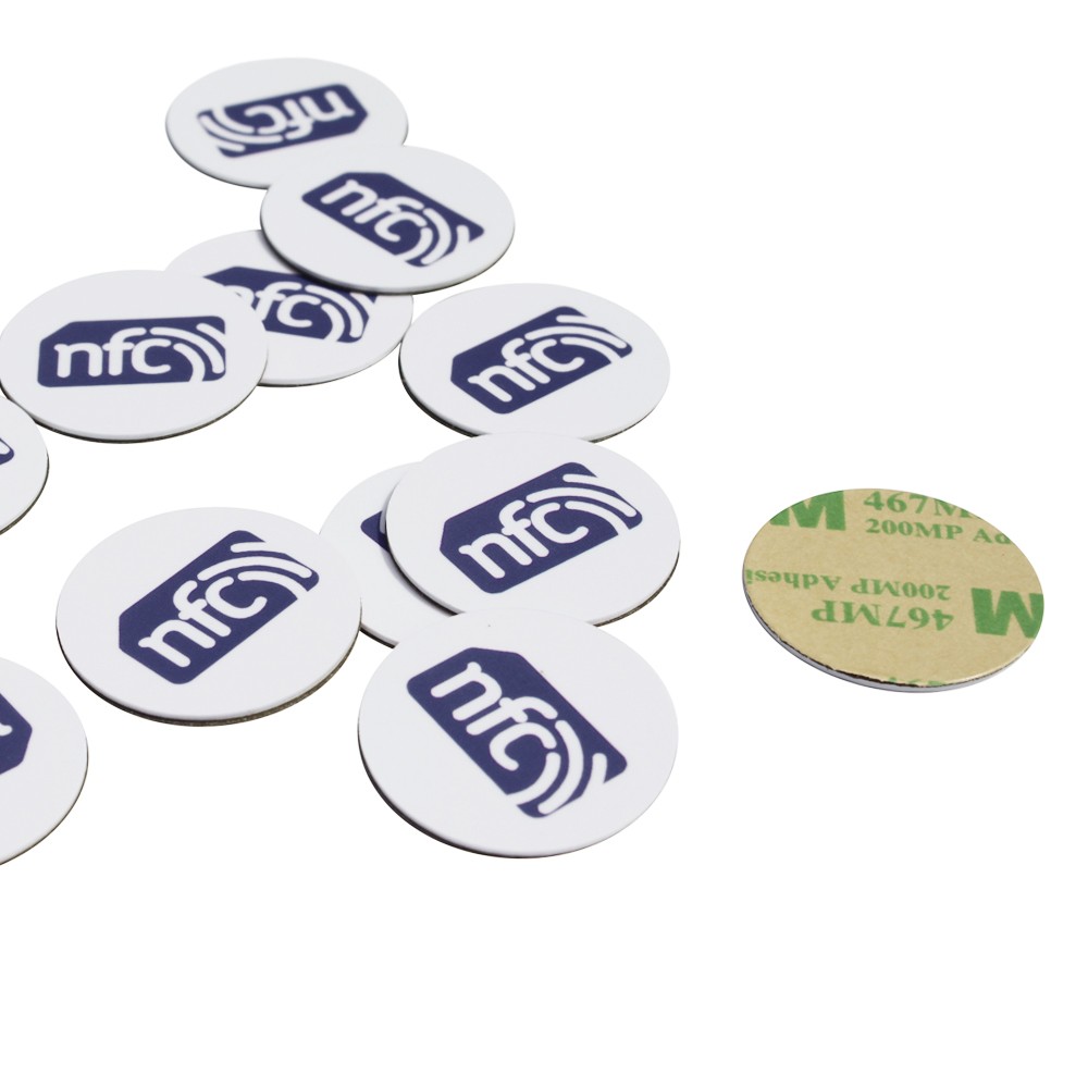Etiqueta de moneda dura NFC de PVC antimetal con adhesivo HF