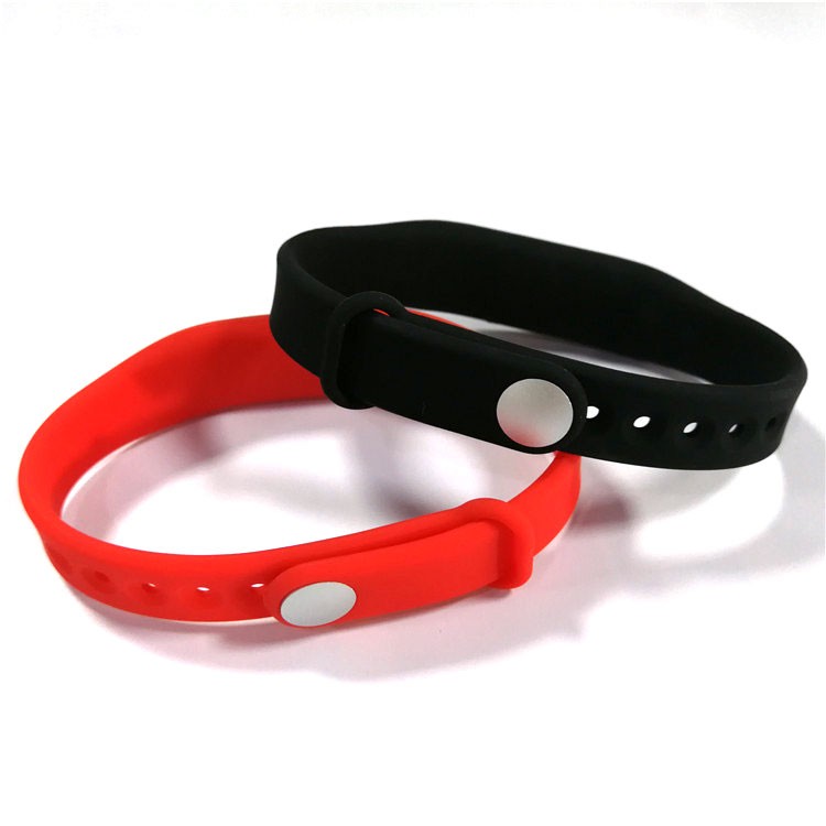 Pulsera inteligente RFID de silicona de 13,56 MHz para control de acceso a gimnasios a prueba de agua