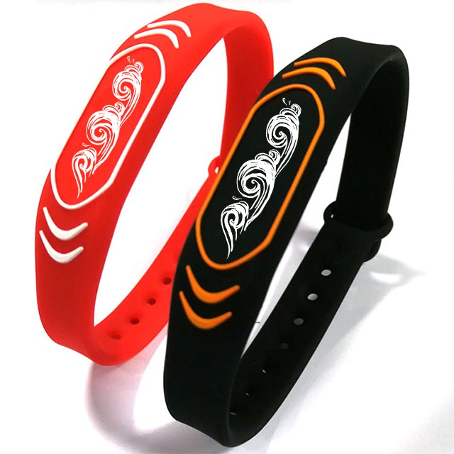 Pulsera inteligente RFID de silicona de 13,56 MHz para control de acceso a gimnasios a prueba de agua