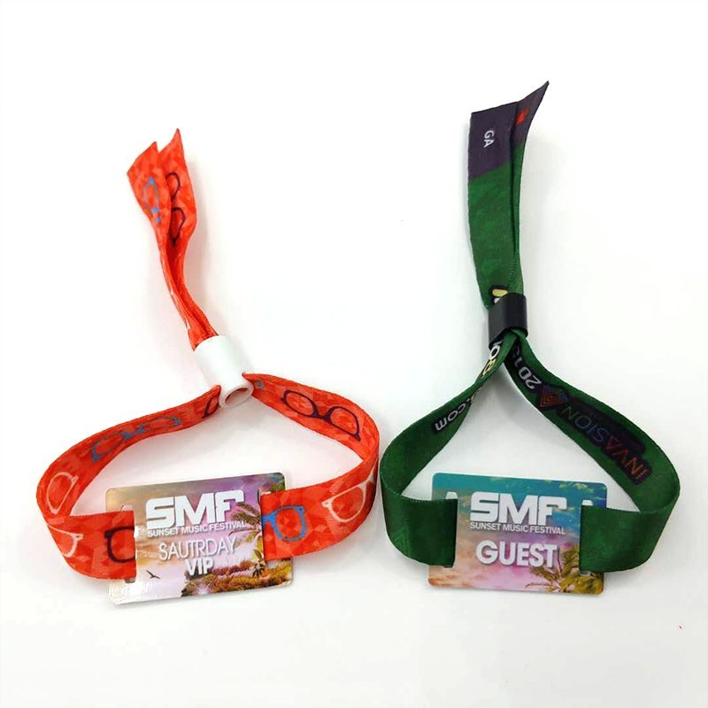 Pulsera RFID NFC de tejido de 13,56 MHz con impresión personalizada para entradas de eventos y festivales.