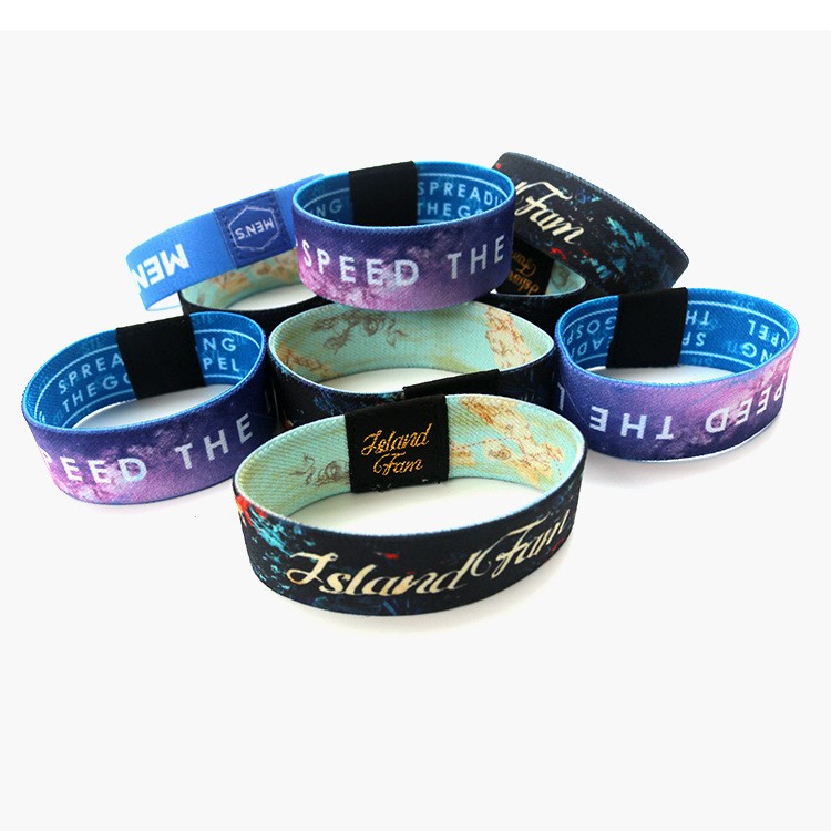 Pulseras elásticas de poliéster personalizadas al por mayor de fábrica, pulseras elásticas de sublimación de tela con etiqueta tejida