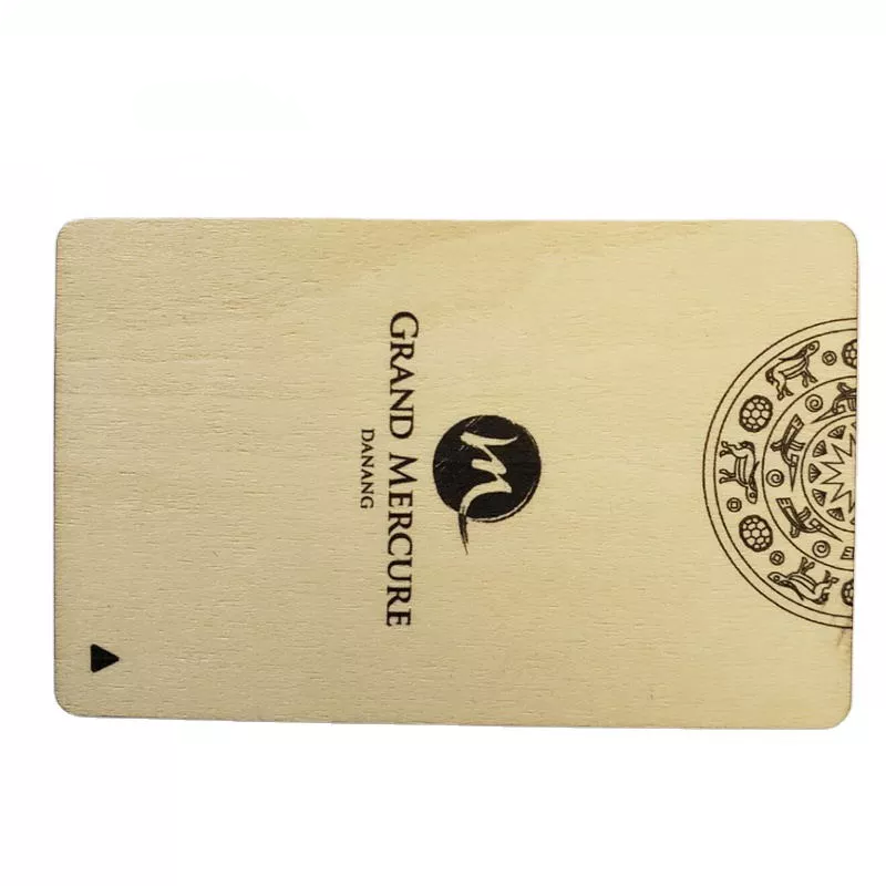 Tarjeta de llave RFID de madera con chip inteligente de bambú para hotel, venta al por mayor