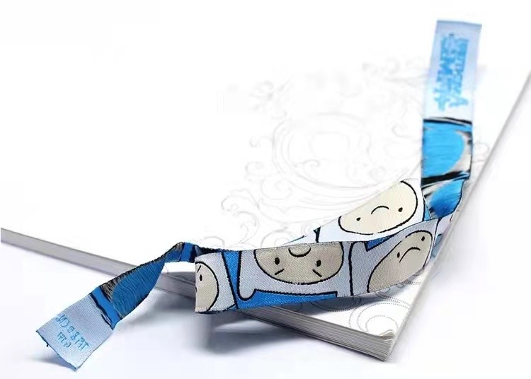 Pulseras de tela de poliéster con diseño personalizado para festivales y eventos.