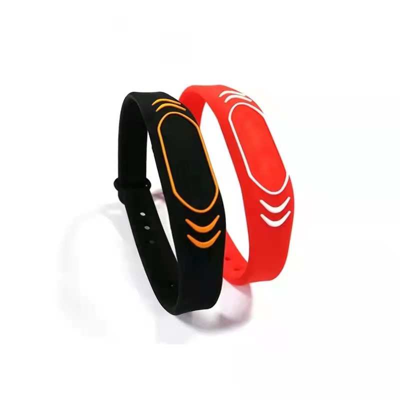 Pulsera inteligente de silicona con tecnología RFID de 13,56 MHz y NFC resistente al agua para club deportivo.