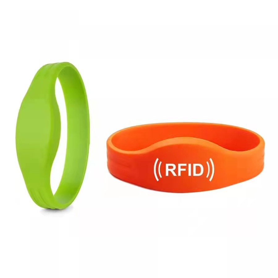 Pulsera inteligente de silicona con tecnología RFID de 13,56 MHz y NFC resistente al agua para club deportivo.