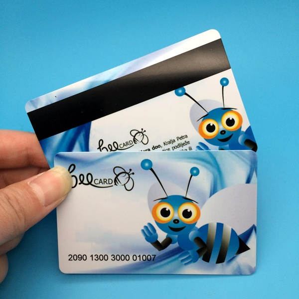 Tarjeta de PVC de plástico de colores con banda magnética CR80 y número de serie impreso