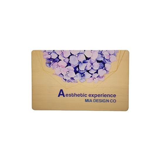 Tarjeta NFC de madera con logotipo personalizado y grabado RFID. Tarjeta de presentación de madera de bambú.