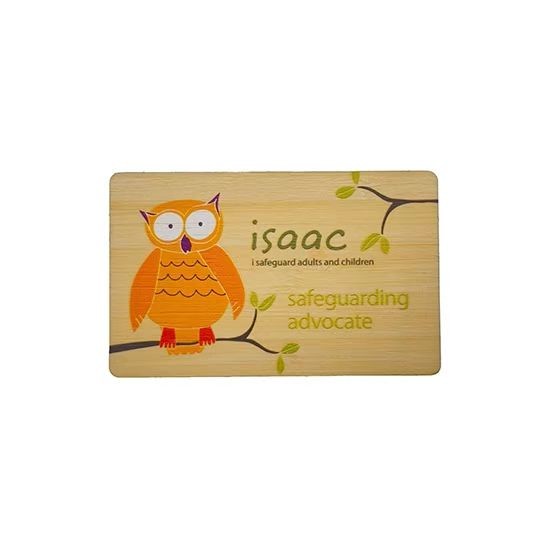 Tarjeta NFC de madera con logotipo personalizado y grabado RFID. Tarjeta de presentación de madera de bambú.