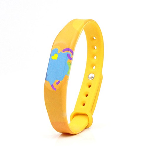 Pulsera RFID personalizada para control de acceso inteligente en parques temáticos