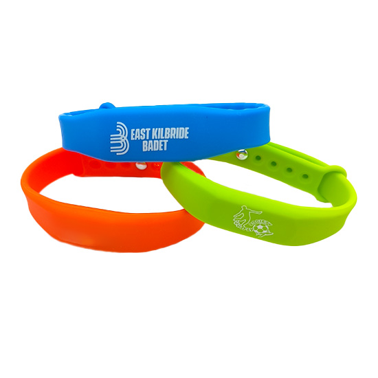 Pulsera de silicona RFID impermeable para control de acceso y gestión de membresías