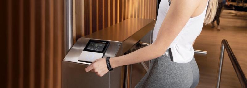 RFID membership card used in retail loyalty program for customer identification and payment