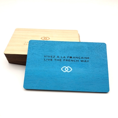tarjeta llave de hotel de madera sin contacto