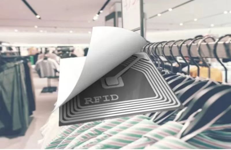 Análisis del valor de UHF RFID en el comercio minorista de calzado y centros comerciales.